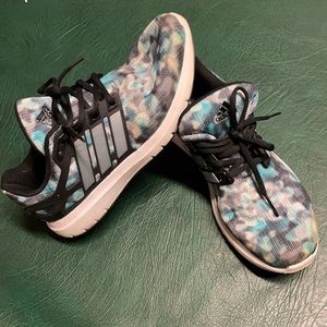 SUPER COMFY ADIDAS CLOUD FOAM SNEAKERS